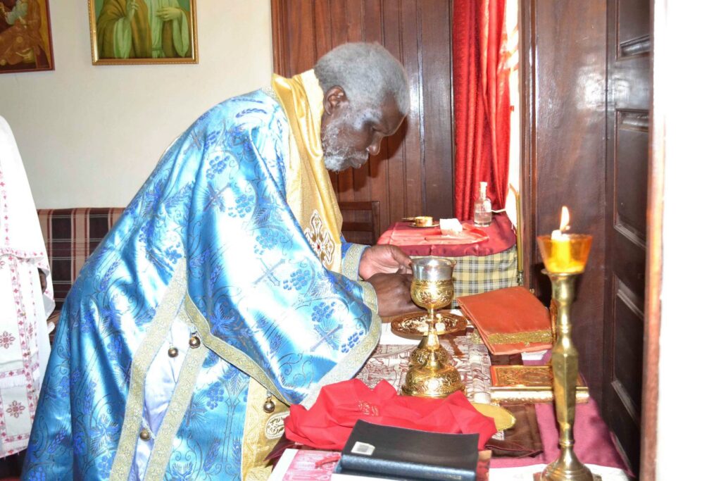 Εντός του Επισκοπείου τελέστηκε η Θεία Λειτουργία στην Ουγκάντα