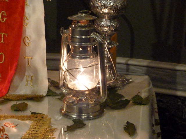 Οι «έγκλειστες» ψυχές γέμισαν από το ανέσπερον Φως της Αναστάσεως