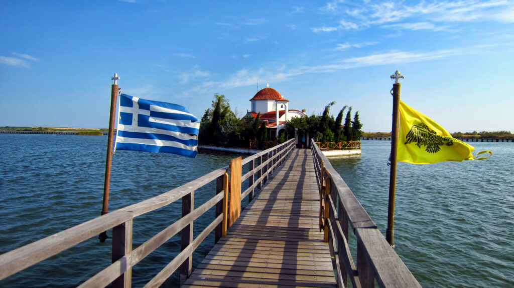 ΔΕΙΤΕ- Θεία Λειτουργία από το Βατοπαιδινό Μετόχι του Αγίου Νικολάου στο Πόρτο Λάγος