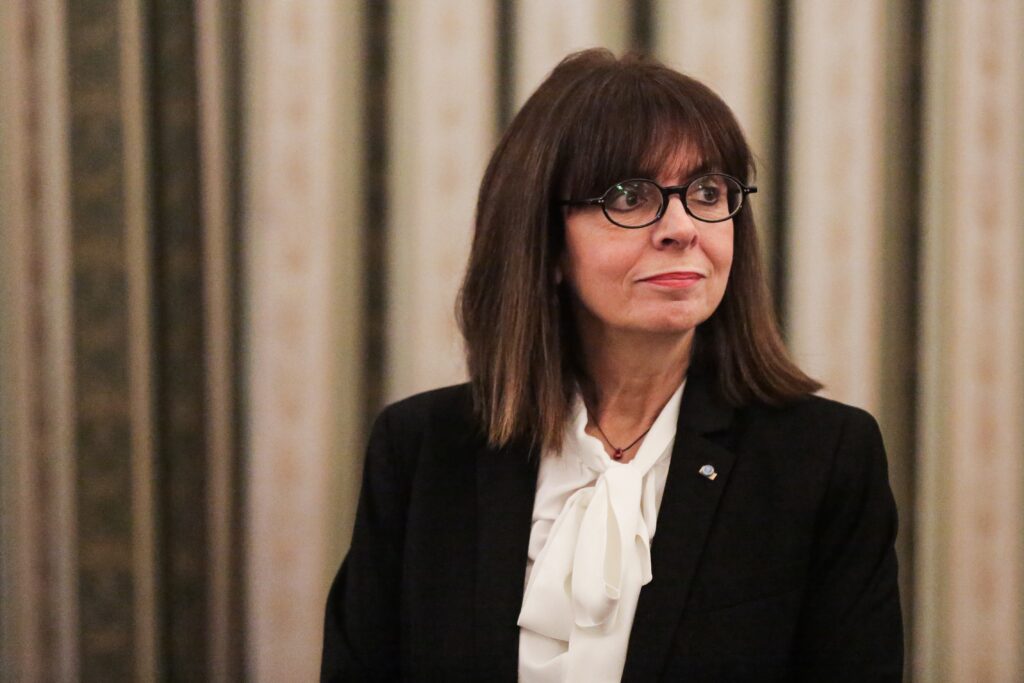 Τηλεφωνική επικοινωνία με τον Αρχιεπ. Αμερικής είχε η ΠτΔ