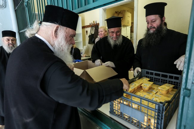 Έντονη αντίδραση Αρχιεπισκοπής για τις κατηγορίες ότι σταμάτησε τα συσσίτια