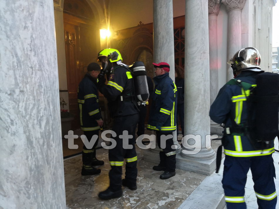 Φωτιά ξέσπασε στο Μητροπολιτικό Ναό Λαμίας