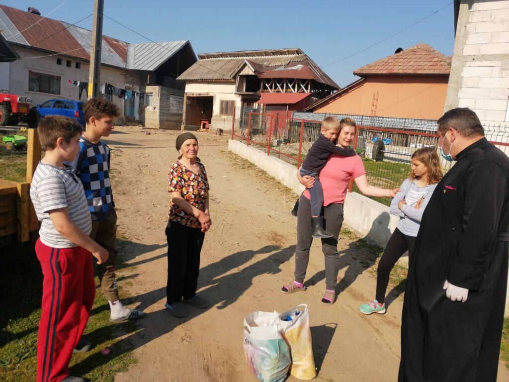 COVID – 19: PESTE 81.000 DE LEI OFERIȚI DE ARHIEPISCOPIA TÂRGOVIȘTEI ÎN CADRUL UNOR ACTIVITĂȚI SOCIAL-FILANTROPICE