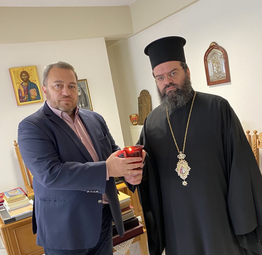 Υποδέχτηκε το Άγιο Φως η Ι. Μητρόπολη Μαρωνείας