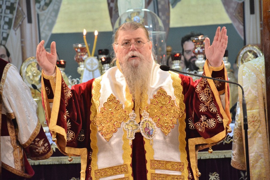 “Να μας αποδείξουν ότι ο κορωνοϊός κολλάει με τη Θεία Κοινωνία”