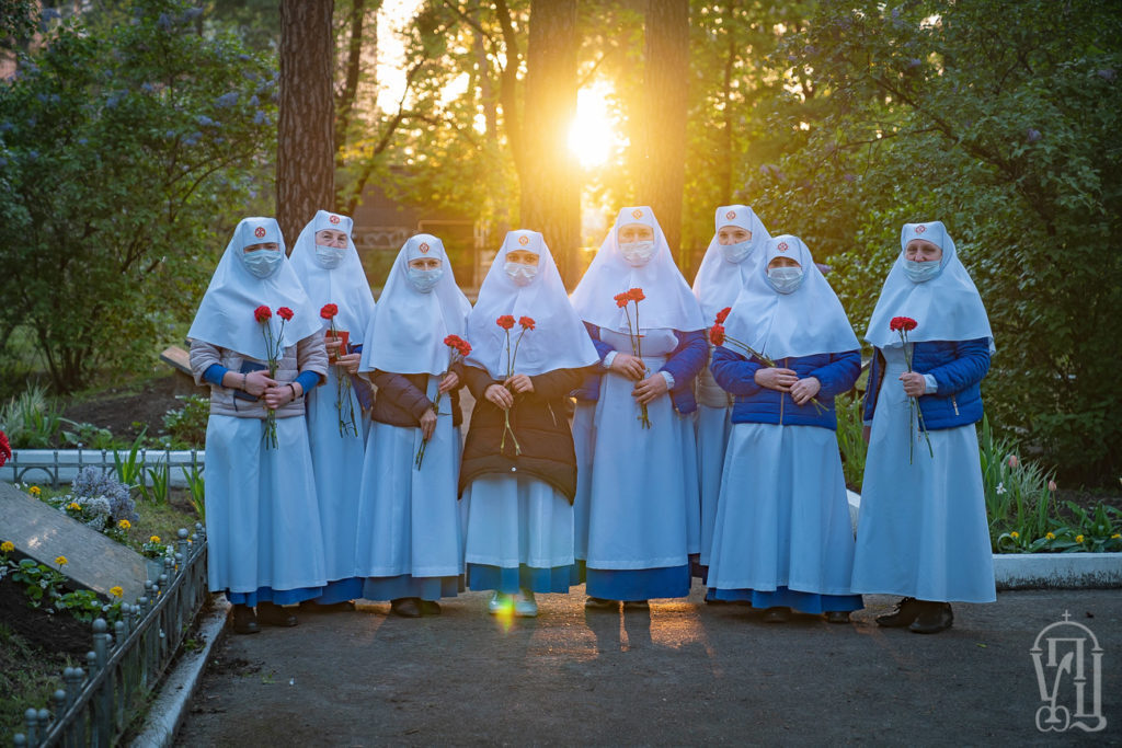 Ρωσία: Μοναχές καθάρισαν τάφους θυμάτων των Ναζί