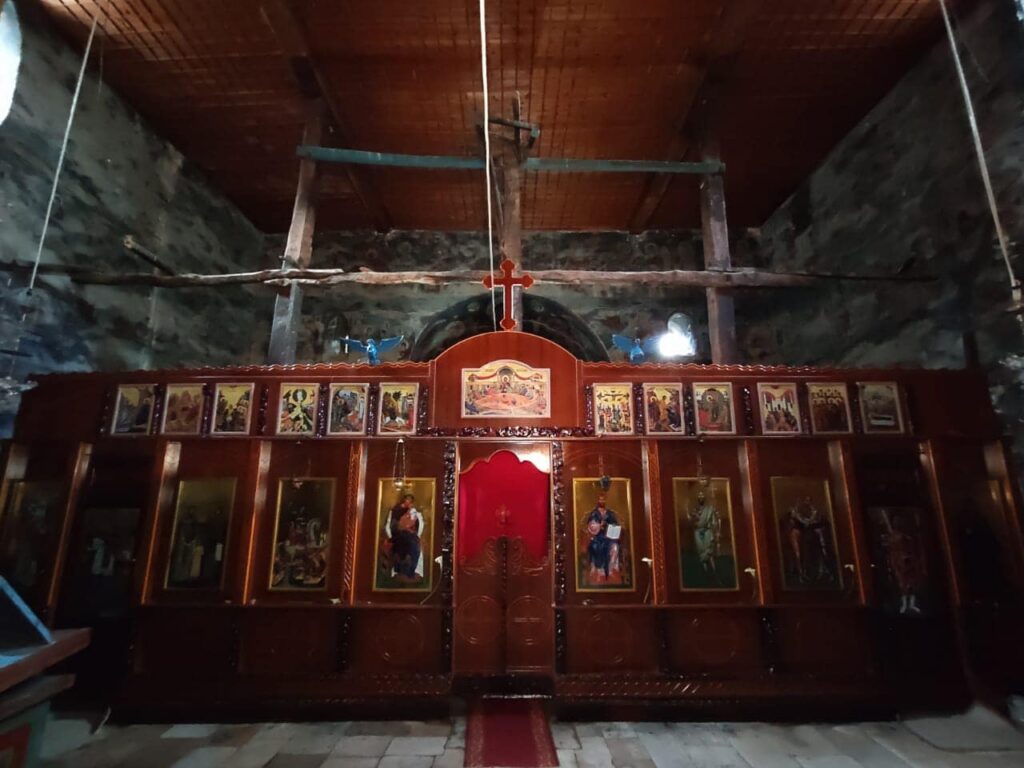 Mitropolia e Shenjtë e Apollonisë dhe Fierit – Kishat e Shën Nikollës, Vanaj dhe Shën Gjergjit, Libofshë pajisen me Ikonostas të ri!