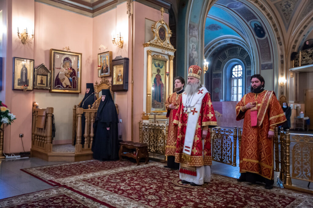 Председатель Синодального отдела по монастырям и монашеству возглавил празднование дня памяти блаженной Матроны Московской в Покровском монастыре столицы