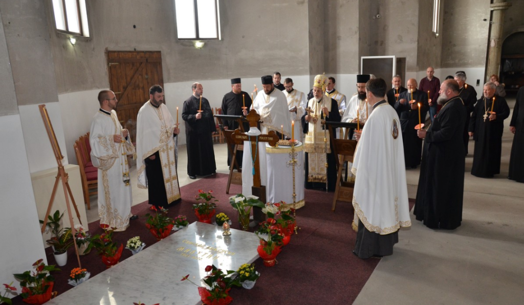 Епископ Лаврентије примио извештаје о раду и одслужио помен блаженоуснулом Владики Милутину