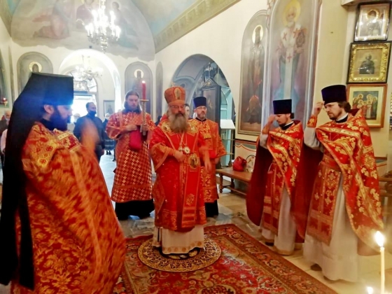 В день отдания Пасхи митрополит Кирилл совершил Божественную литургию в Иоанно-Предтеченском кафедральном соборе