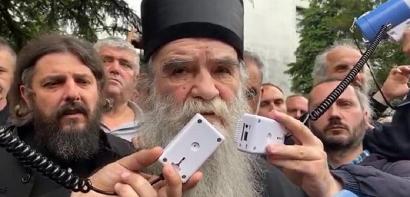 Μητρ. Μαυροβουνίου: Η κυβέρνηση προκαλεί εμφύλιο