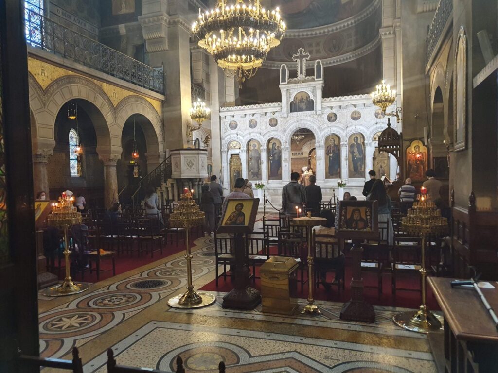 ΕΥΡΩΠΗ: Επιστρέφουν σταδιακά οι Ορθόδοξοι πιστοί στους ναούς – Πως θα τελούνται τα Ιερά Μυστήρια