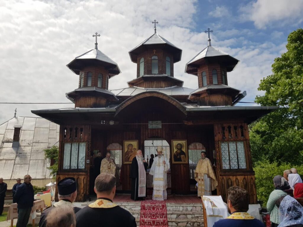 Părintele Arhiepiscop Irineu a liturghisit la Mănăstirea Afteia
