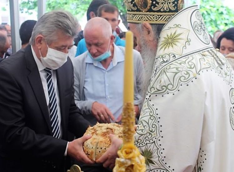ГРАДОНАЧЕЛНИК МИЋИЋ КУМ СЛАВЕ МАНАСТИРА СВЕТИ ВАСИЛИЈЕ ОСТРОШКИ