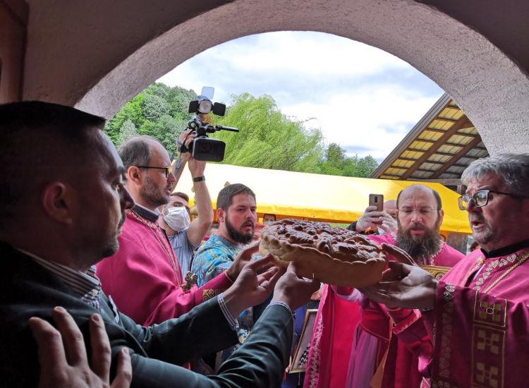 СЛАВА ХРАМА НА УСОРИ