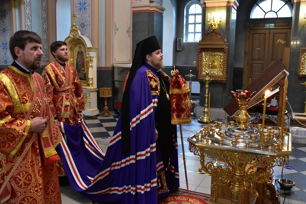 Преосвященнейший Епископ Иоанн совершил Божественную литургию в день памяти влкмч. Георгия Победоносца