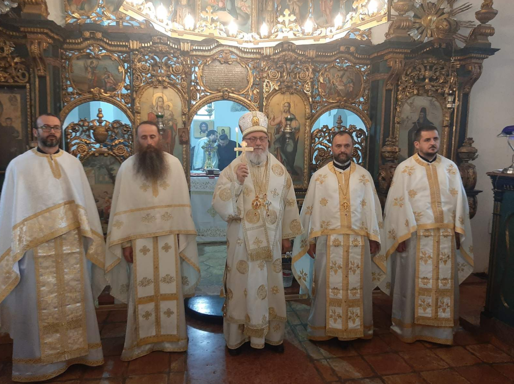 Недеља Мироносица и Св. Николај Жички прослављени у Манастиру Војловици