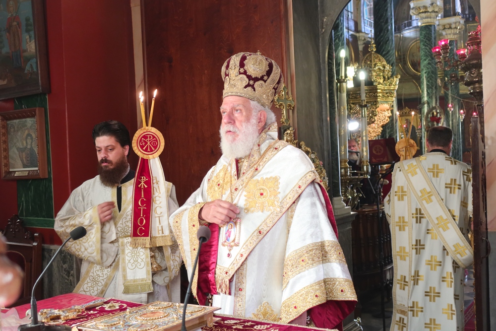 “Ο πιστός λαός αυλίζεται και πάλι στον Οίκο του Πατρός”