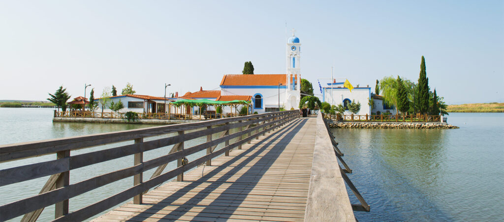 ΔΕΙΤΕ: Θεία Λειτουργία από το Βατοπαιδινό Μετόχι