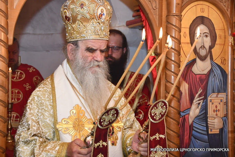 Митрополит Амфилохије у Винићима: Власт газећи Бога и људску љубав, браћу, одричући се Црне Горе, хоће да отима светиње