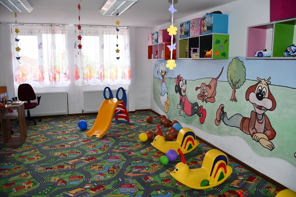 Sprijin pentru familii vulnerabile | Încep înscrierile la centrele de zi pentru copii ale Episcopiei Caransebeșului