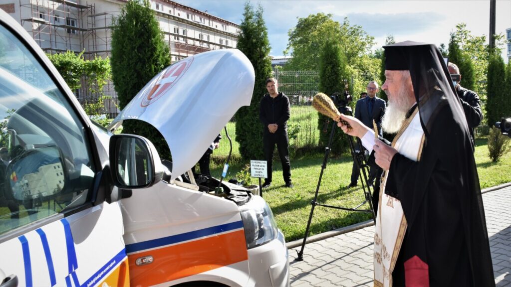CLUJ | Opera Națională a donat o ambulanță Centrului de Îngrijiri Paliative Sf. Nectarie al arhiepiscopiei