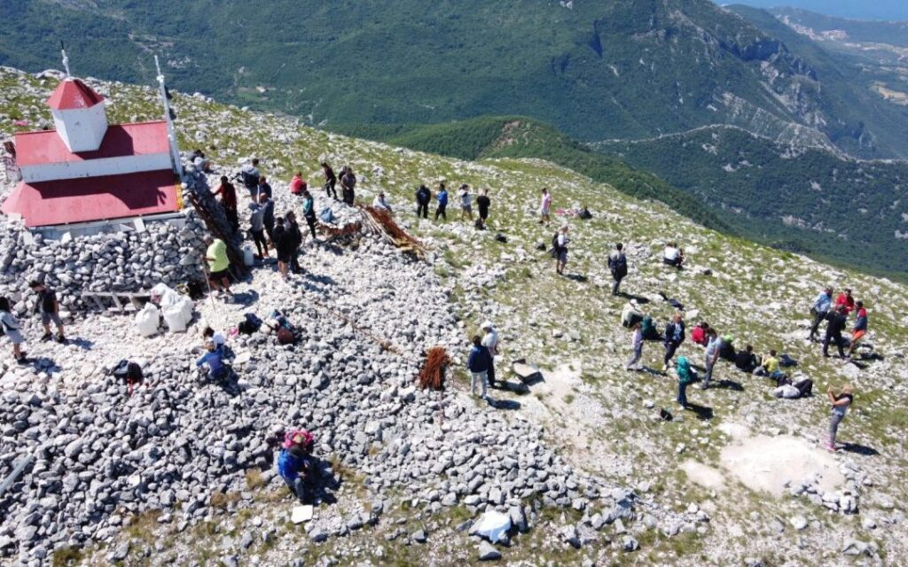 Вјерници се враћају на Румију: Литургији присуствовало око 70 људи