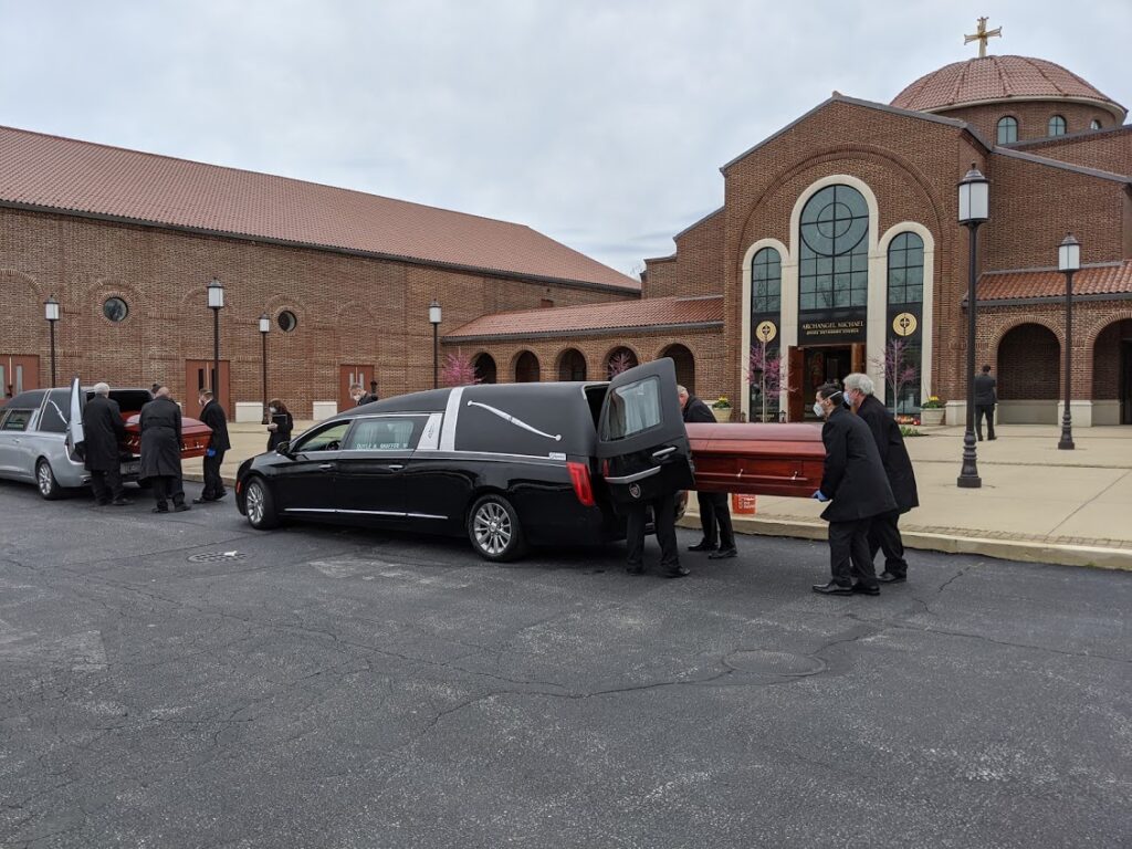 ΗΠΑ: Μόνο σε κοιμητήρια οι νεκρώσιμες ακολουθίες 