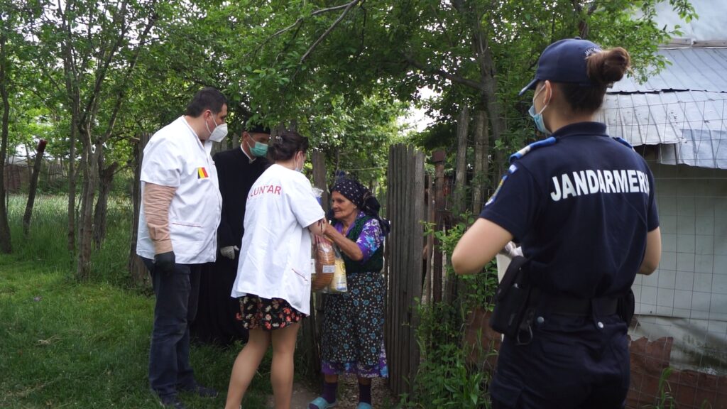 Voluntarii CMN au ajutat familii vulnerabile din cinci localități teleormănene