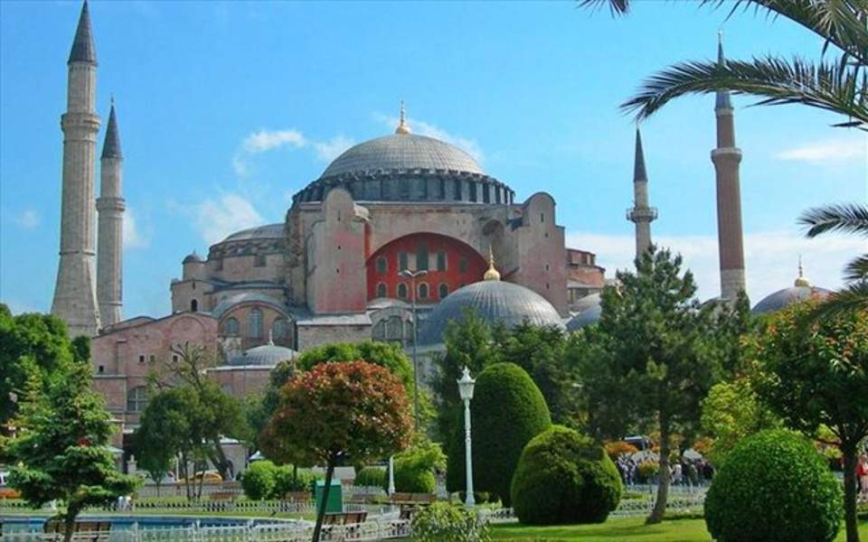 Τουρκικός Τύπος: Η Αγία Σοφία θα ανοίξει ως τέμενος