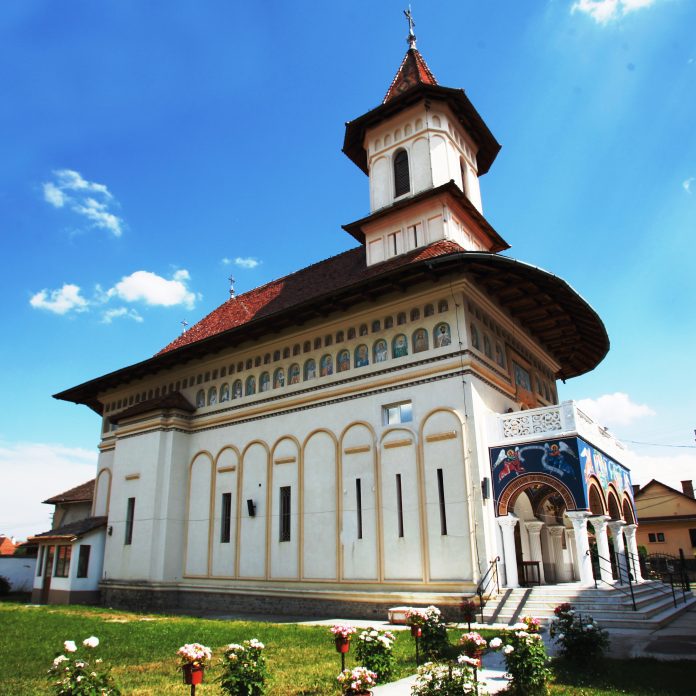 Biserica „Sfânta Treime” din Cisnădie sprijină elevii pentru accesul la cursurile online