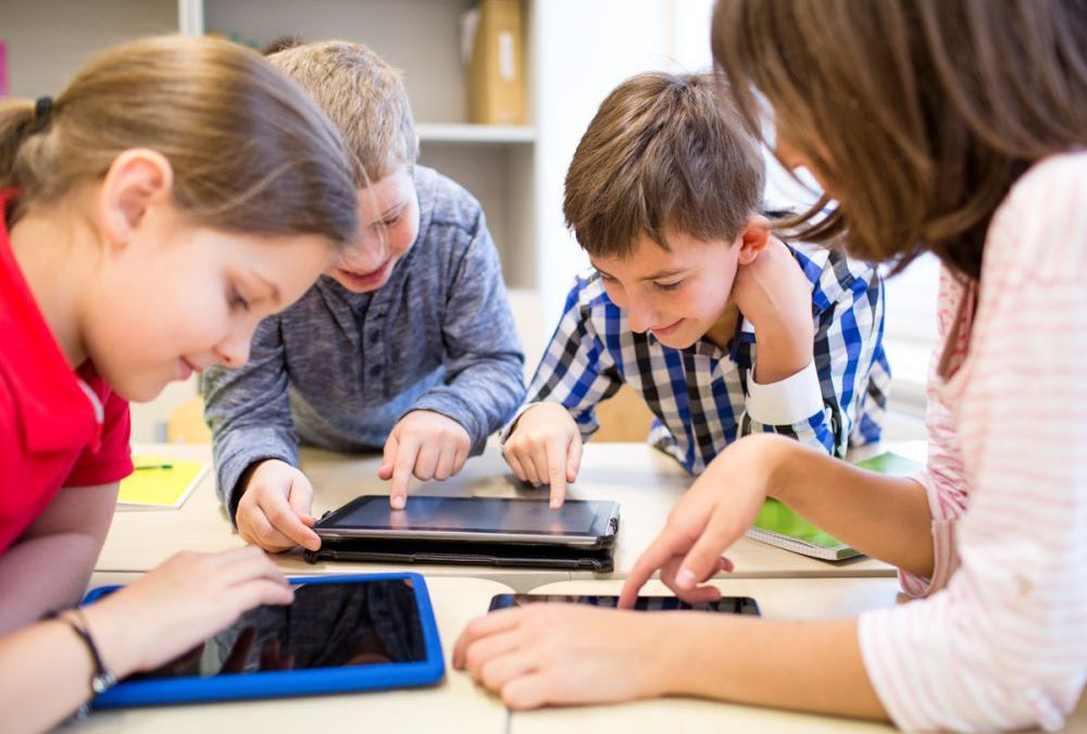 Arhiepiscopia Clujului lansează Campania: „Dăruiește o tabletă pentru o șansă la educație!” 