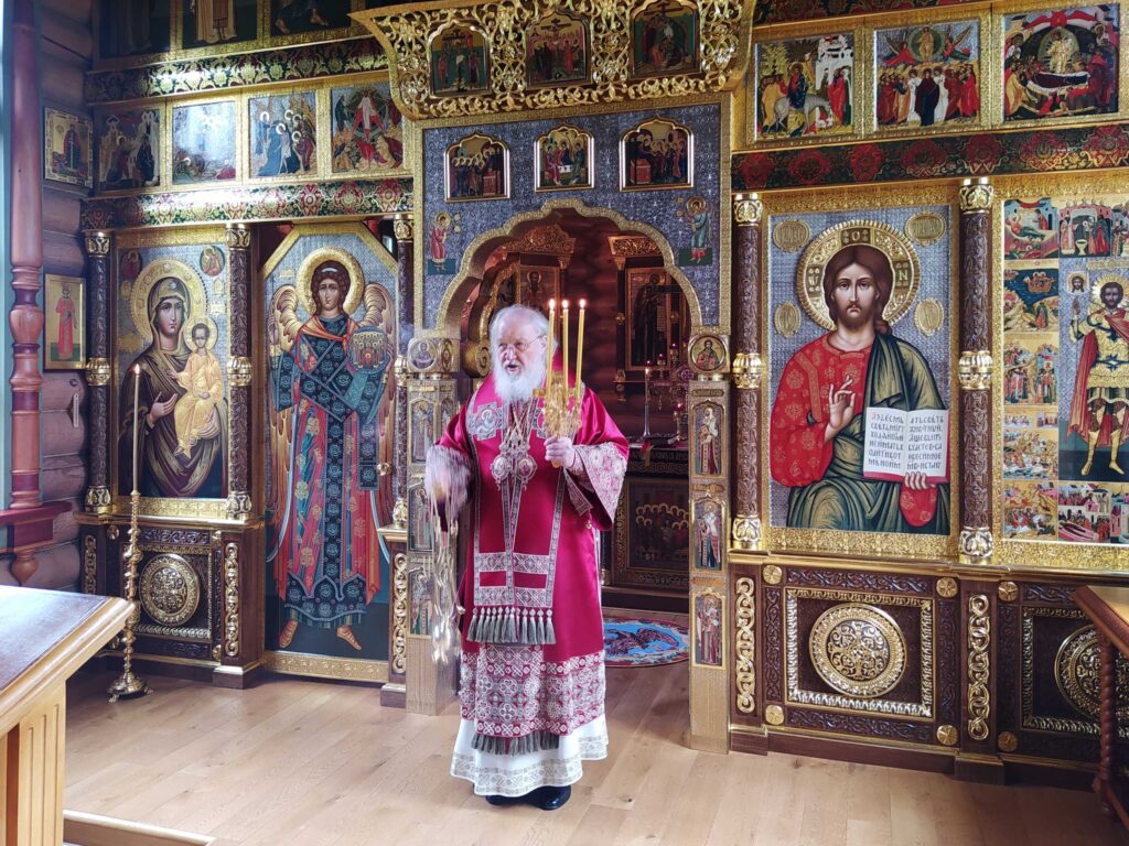 Святейший Патриарх Кирилл совершил Божественную литургию в день отдания праздника Пасхи