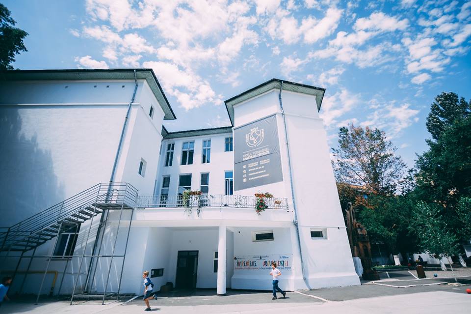 Liceul Pedagogic Ortodox Anastasia Popescu organizează un concurs artistic pentru copii cu tema „Familia”