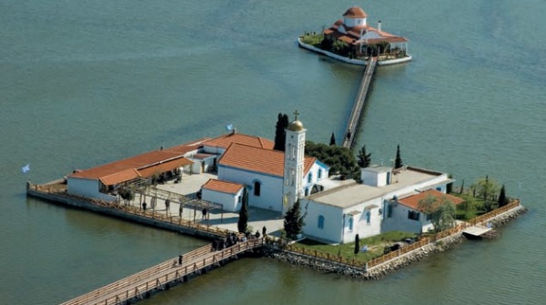 ΔΕΙΤΕ– Θεία Λειτουργία από το Βατοπαιδινό Μετόχι