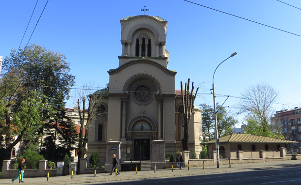 Migranti upali na liturgiju u beogradskoj crkvi i OPLjAČKALI vernike: Ukrali tri mobilna telefona, a jednoj ženi celu penziju