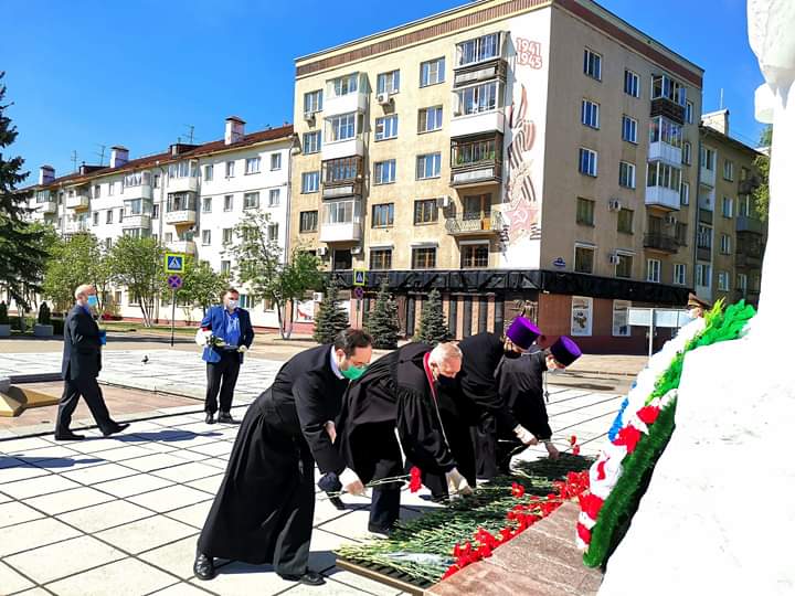 В преддверии Дня Победы священнослужители митрополии почтили память героев-кузбассовцев
