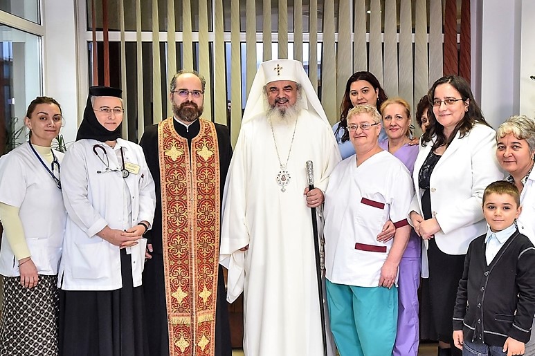 Patriarhul României își exprimă prețuirea față de asistenții medicali, „mâinile iubirii milostive a lui Dumnezeu”
