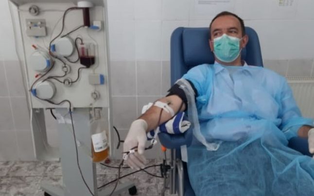 În ajutorul semenilor. Un preot care s-a vindecat de Covid-19 a donat plasmă