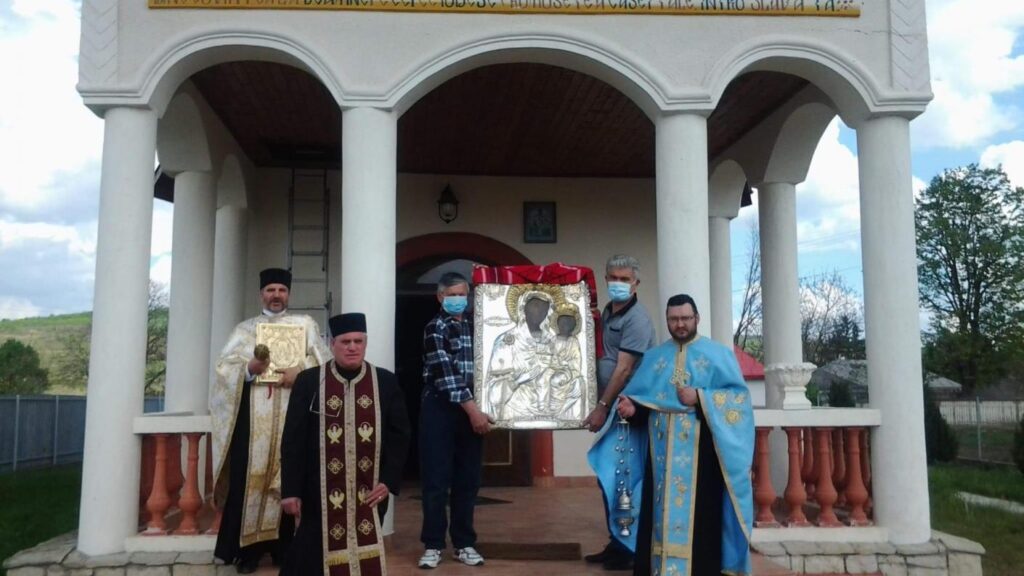Procesiune cu icoana Maicii Domnului de la Trifeşti în Protopopiatul Bacău