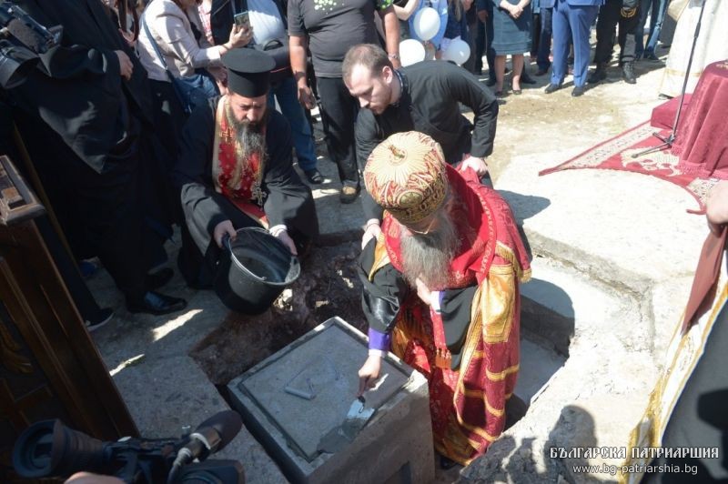 Чин на полагане на основен камък в средновековен манастир “Св. Йоан Предтеча”, град Кърджали