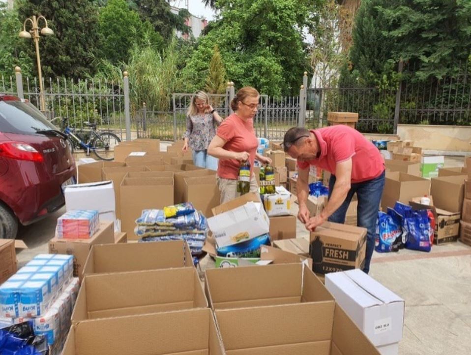 Ndihma për familjet e goditura nga tërmeti nga Diakonia Agapes