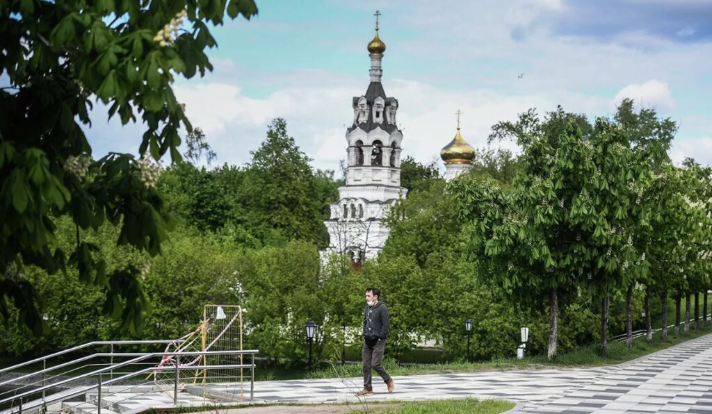 Власти Москвы пока не приняли решение по открытию храмов