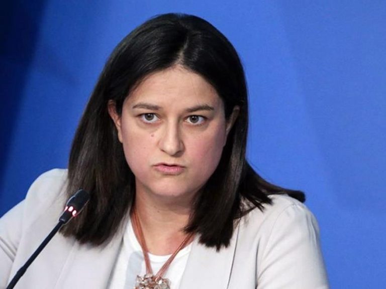 Κεραμέως για αφορισμό: “Ο καθένας μπορεί να πράττει όπως κρίνει”