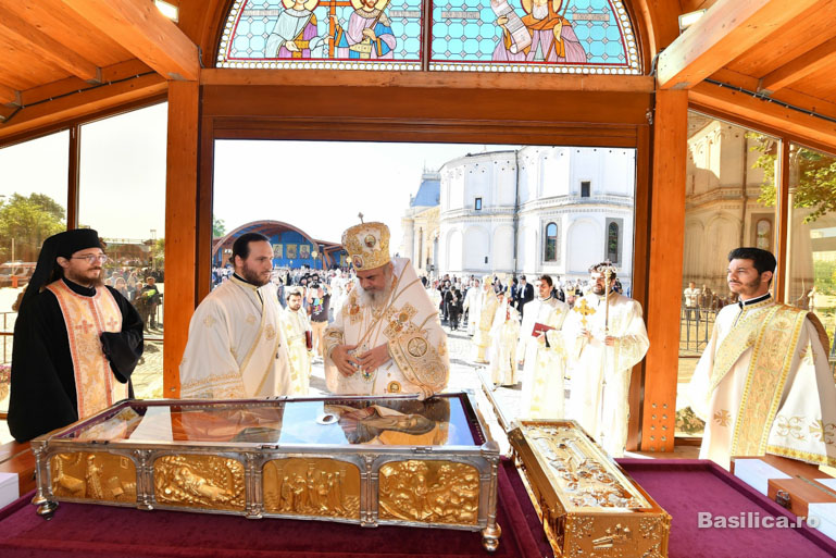 Χωρίς λιτάνευση των Ι. λειψάνων η γιορτή των Αγίων Κωνσταντίνου και Ελένης