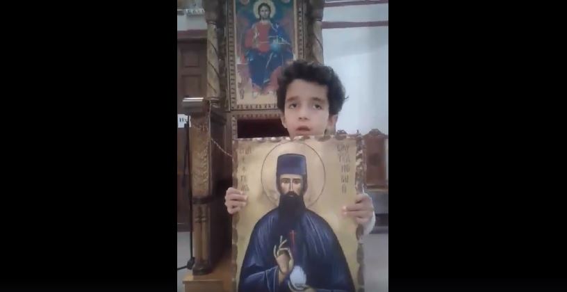ΒΟΥΛΓΑΡΙΑ: Ένα παιδί προσεύχεται στον Άγιο Εφραίμ (ΒΙΝΤΕΟ)