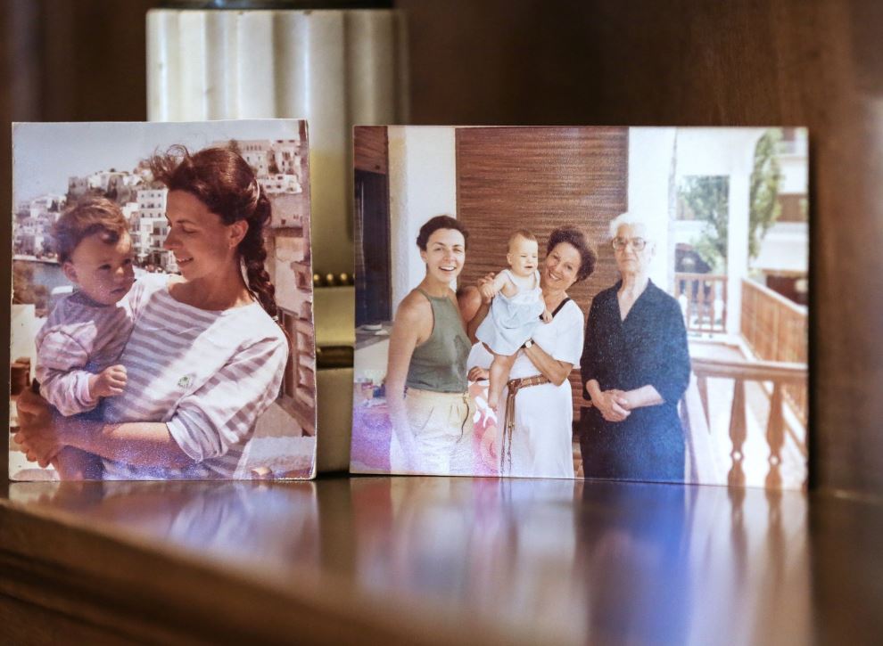 Η Πρόεδρος της Δημοκρατίας γράφει για τη γιορτή της μητέρας