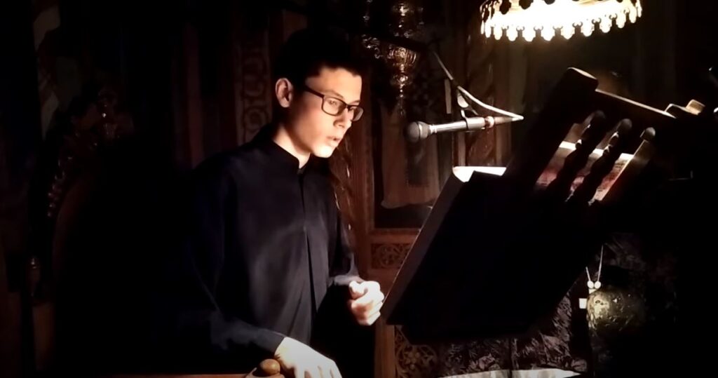 Ένας μικρός Λαμπάδαριος ψάλλει (ΒΙΝΤΕΟ)