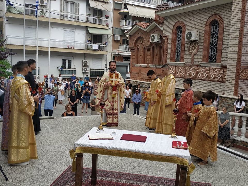 Υπαίθρια Θεία Λειτουργία στον Ι.Ν. Μεταμορφώσεως στη Θεσσαλονίκη