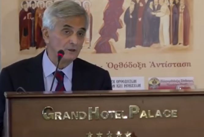 Καθηγητής Ιατρικής για Ηλ. Μόσιαλο: Ανενημέρωτος επιστημονικά για όσα είπε για τη Θεία Κοινωνία